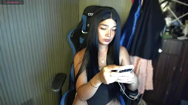 Snapshot of TrinityFucksYou chatting on 06.11.26 TrinityFucksYou online show from 06.11.26