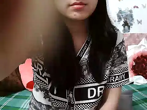 Snapshot of Linda-24 chatting on 03.18.26 Linda-24 online show from 03.18.26