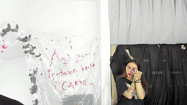 Snapshot of JulianaCarter chatting on 10.27.25 JulianaCarter online show from 10.27.25