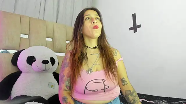 Snapshot of JulianaCarter chatting on 11.07.25 JulianaCarter online show from 11.07.25