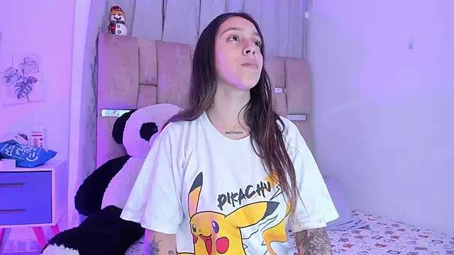 Snapshot of JulianaCarter chatting on 12.13.25 JulianaCarter online show from 12.13.25