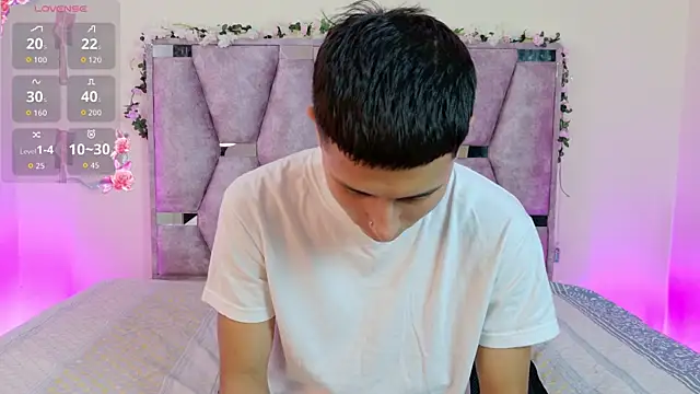 Snapshot of lana_and_liam_ chatting on 11.29.25 lana and liam online show from 11.29.25