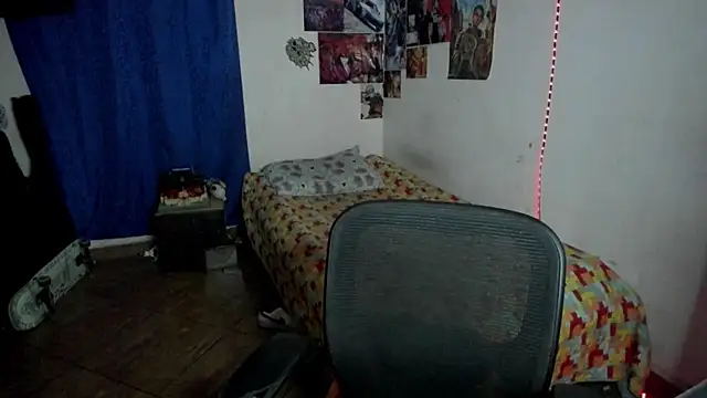 Snapshot of golden_ryyan chatting on 06.18.26 golden ryyan online show from 06.18.26