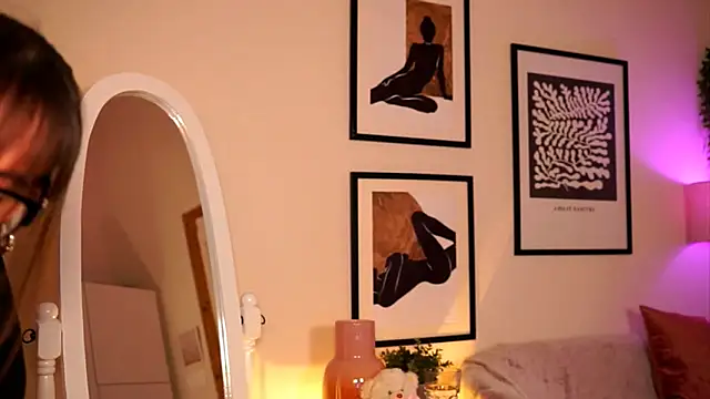 midnightbby  online show from 03.10.26