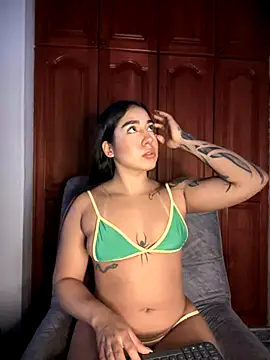 Snapshot of KaditaNavarro chatting on 09.13.25 KaditaNavarro online show from 09.13.25