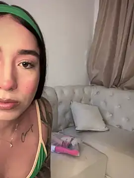 Snapshot of KaditaNavarro chatting on 02.14.26 KaditaNavarro online show from 02.14.26