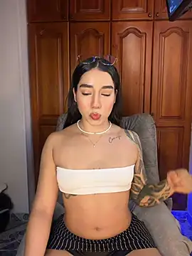 Snapshot of KaditaNavarro chatting on 03.16.26 KaditaNavarro online show from 03.16.26