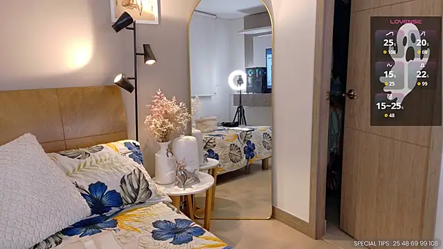 Snapshot of sarah_rayy chatting on 10.21.25 sarah rayy online show from 10.21.25