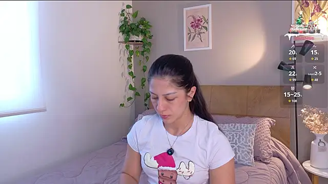 Snapshot of sarah_rayy chatting on 12.15.25 sarah rayy online show from 12.15.25