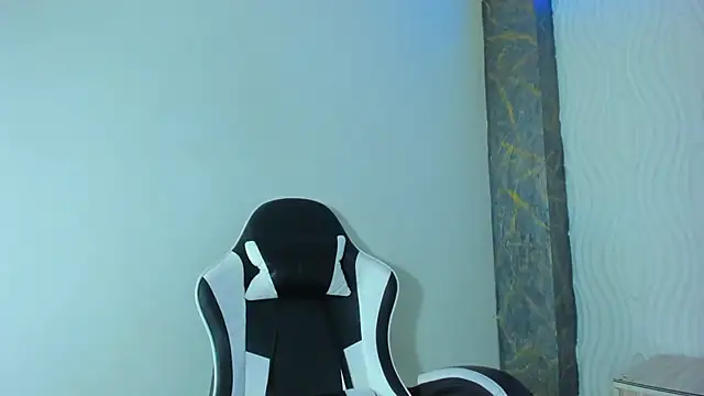 Raven Rouge  online show from 06.12.26
