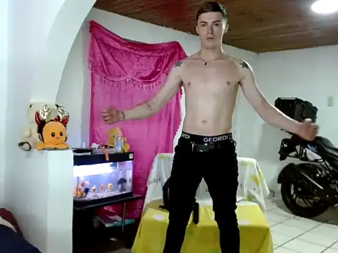 Snapshot of Ken_bigcock77 chatting on 09.11.25 Ken bigcock77 online show from 09.11.25