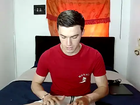 Snapshot of Ken_bigcock77 chatting on 09.25.25 Ken bigcock77 online show from 09.25.25