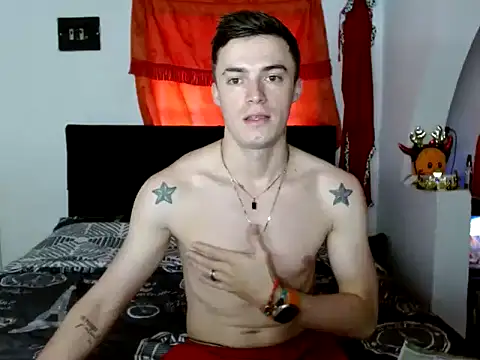 Snapshot of Ken_bigcock77 chatting on 10.10.25 Ken bigcock77 online show from 10.10.25