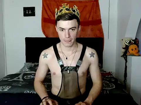 Snapshot of Ken_bigcock77 chatting on 10.17.25 Ken bigcock77 online show from 10.17.25