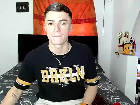 Snapshot of Ken_bigcock77 chatting on 10.20.25 Ken bigcock77 online show from 10.20.25