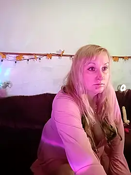 XHelenaX90 online show from 11.13.25