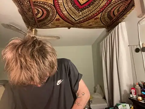 Snapshot of XanderOzzz chatting on 04.01.26 XanderOzzz online show from 04.01.26