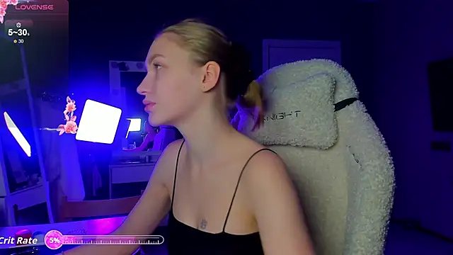 Snapshot of Ammi_bliss chatting on 10.06.25 Ammi bliss online show from 10.06.25