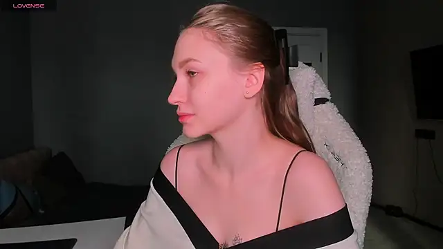 Snapshot of Ammi_bliss chatting on 11.14.25 Ammi bliss online show from 11.14.25