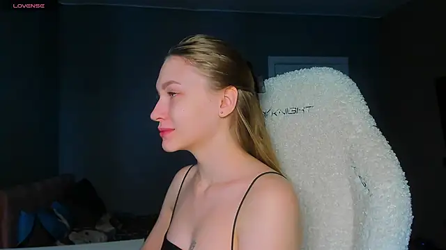 Snapshot of Ammi_bliss chatting on 11.15.25 Ammi bliss online show from 11.15.25