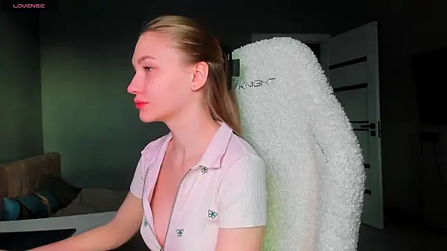 Snapshot of Ammi_bliss chatting on 11.18.25 Ammi bliss online show from 11.18.25