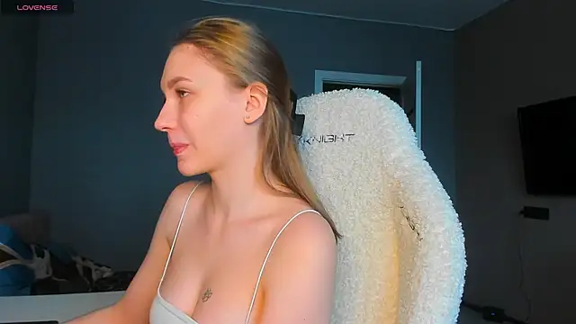 Snapshot of Ammi_bliss chatting on 11.25.25 Ammi bliss online show from 11.25.25