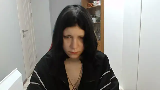 TinaQuiin online show from 11.28.25