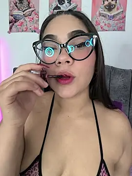 Snapshot of Vale_Walker chatting on 11.23.25 Vale Walker online show from 11.23.25