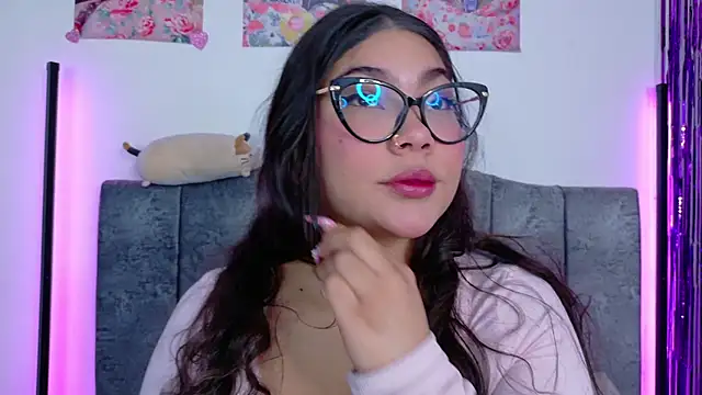 Snapshot of Vale_Walker chatting on 12.22.25 Vale Walker online show from 12.22.25