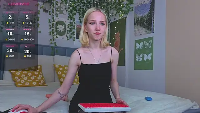 EmmaNovak online show from 10.10.25