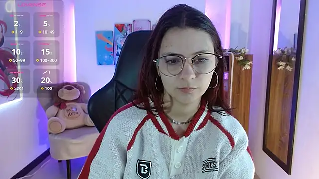 AlanaGarcia19 online show from 12.20.25