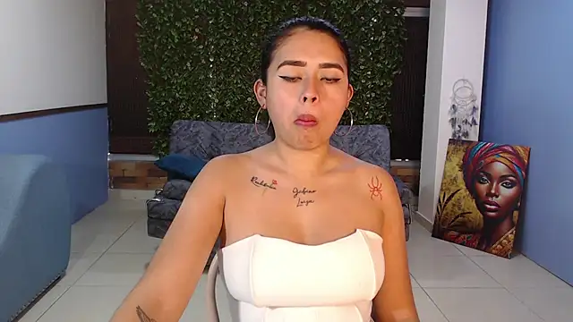 Snapshot of naia_sweetsex chatting on 10.18.25 naia sweetsex online show from 10.18.25