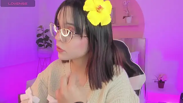 Clara Luu online show from 07.07.26