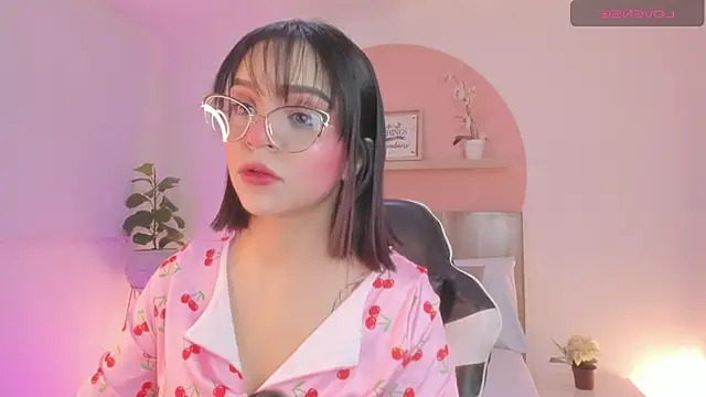 Clara Luu online show from 07.11.26