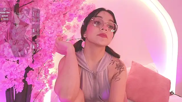 Clara Luu online show from 08.07.26