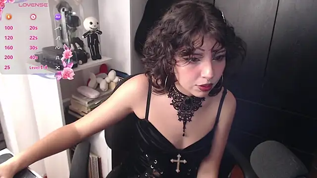 Snapshot of BiiHoney chatting on 06.18.26 BiiHoney online show from 06.18.26