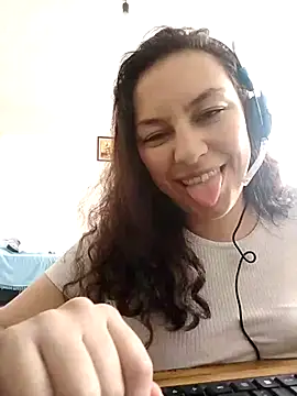 Snapshot of AlanaDesire chatting on 09.13.25 AlanaDesire online show from 09.13.25