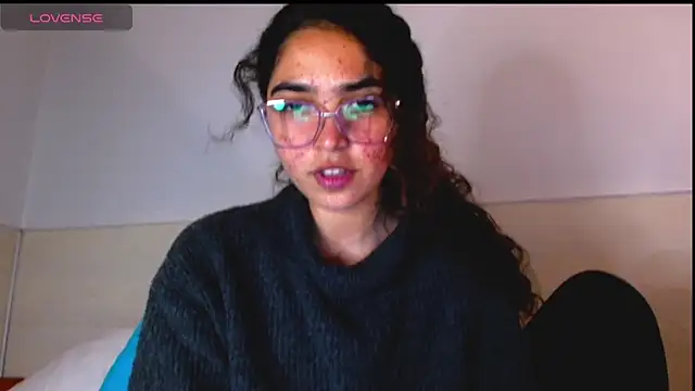 Snapshot of Ariagal chatting on 09.08.25 Ariagal online show from 09.08.25