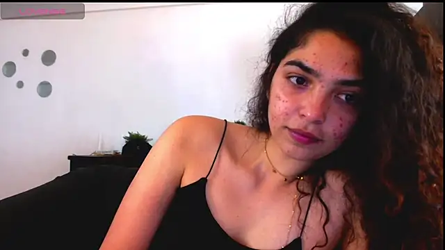 Snapshot of Ariagal chatting on 09.15.25 Ariagal online show from 09.15.25