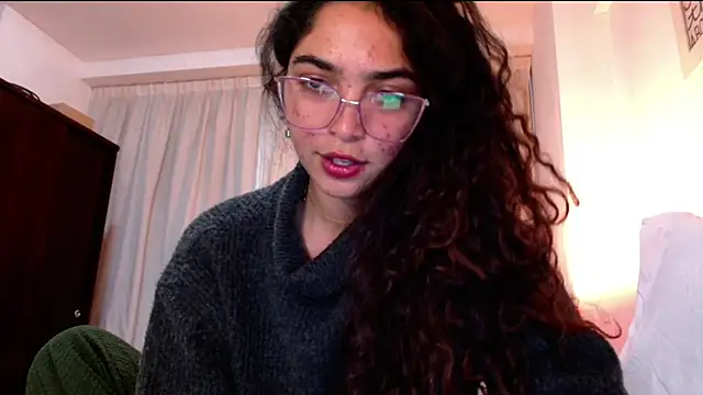 Snapshot of Ariagal chatting on 09.17.25 Ariagal online show from 09.17.25