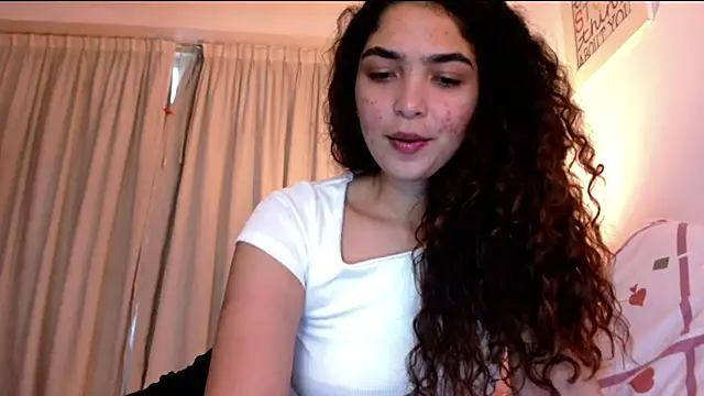 Snapshot of Ariagal chatting on 09.23.25 Ariagal online show from 09.23.25