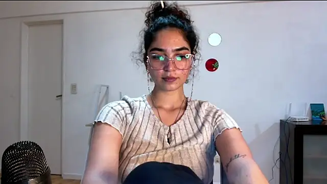 Snapshot of Ariagal chatting on 10.09.25 Ariagal online show from 10.09.25