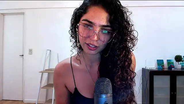 Snapshot of Ariagal chatting on 10.10.25 Ariagal online show from 10.10.25