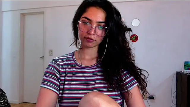 Snapshot of Ariagal chatting on 10.22.25 Ariagal online show from 10.22.25