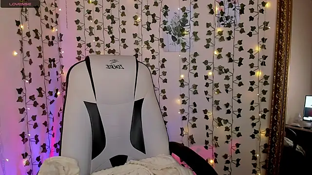 AnyaTaylor  online show from 02.06.26