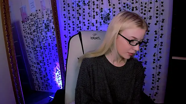 AnyaTaylor  online show from 03.10.26