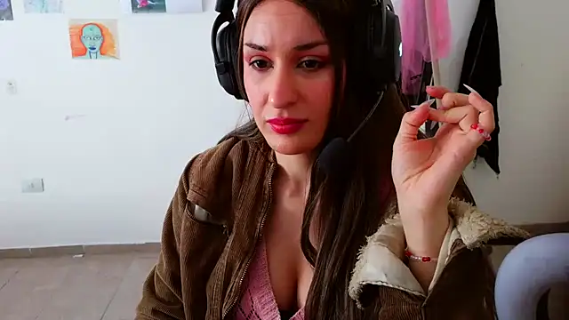 Snapshot of kendrafarq chatting on 05.13.26 kendrafarq online show from 05.13.26