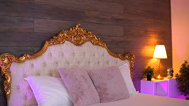 EllieRedd online show from 10.13.25