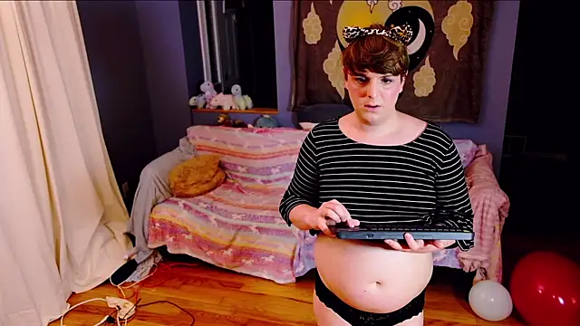 Snapshot of Maddy_cat_91 chatting on 09.17.25 Maddy cat 91 online show from 09.17.25