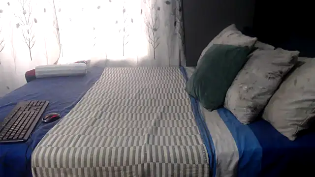 SEXYHUGEASS21 online show from 10.20.25